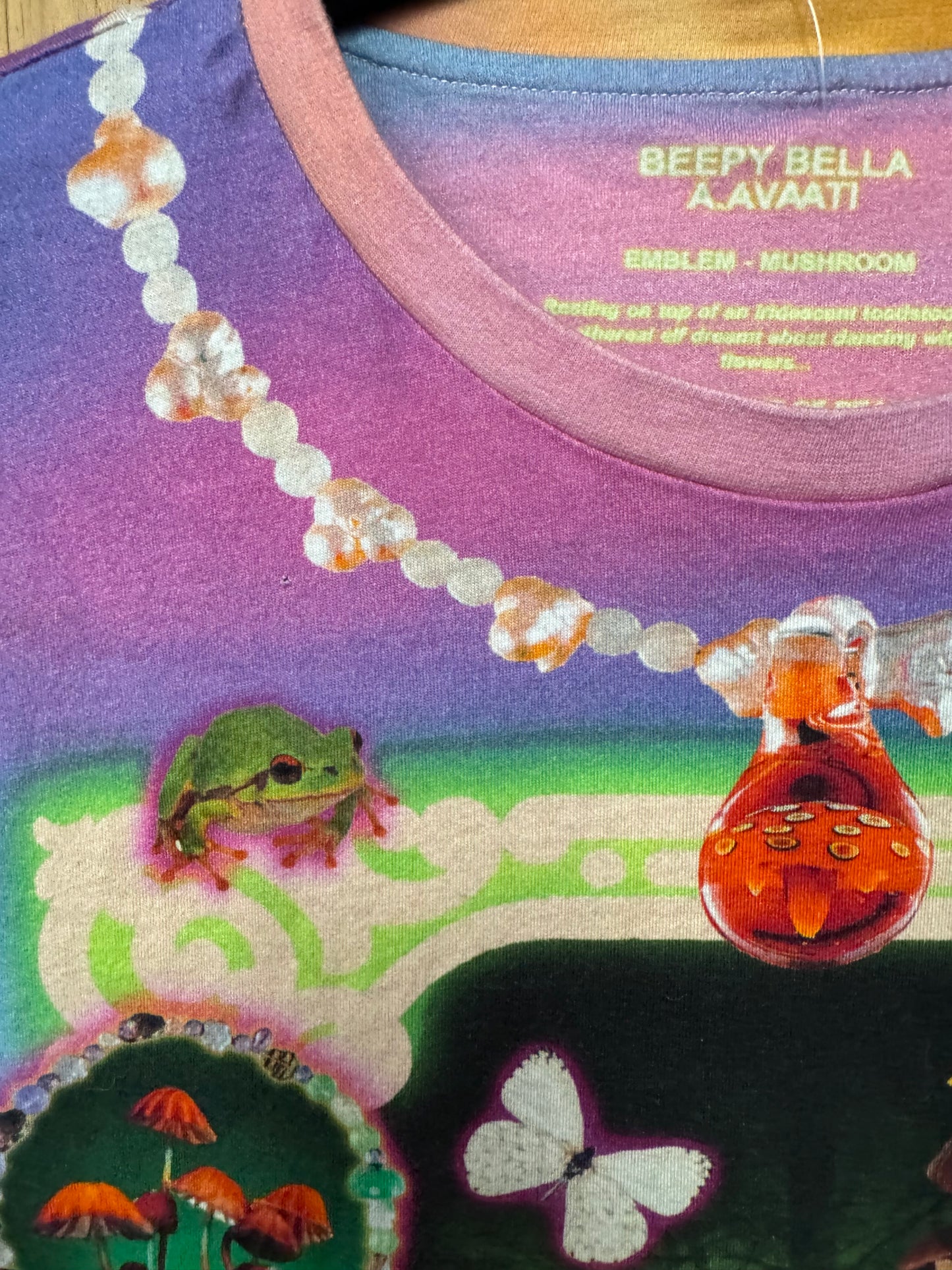 Beepy Bella Aavaati tee