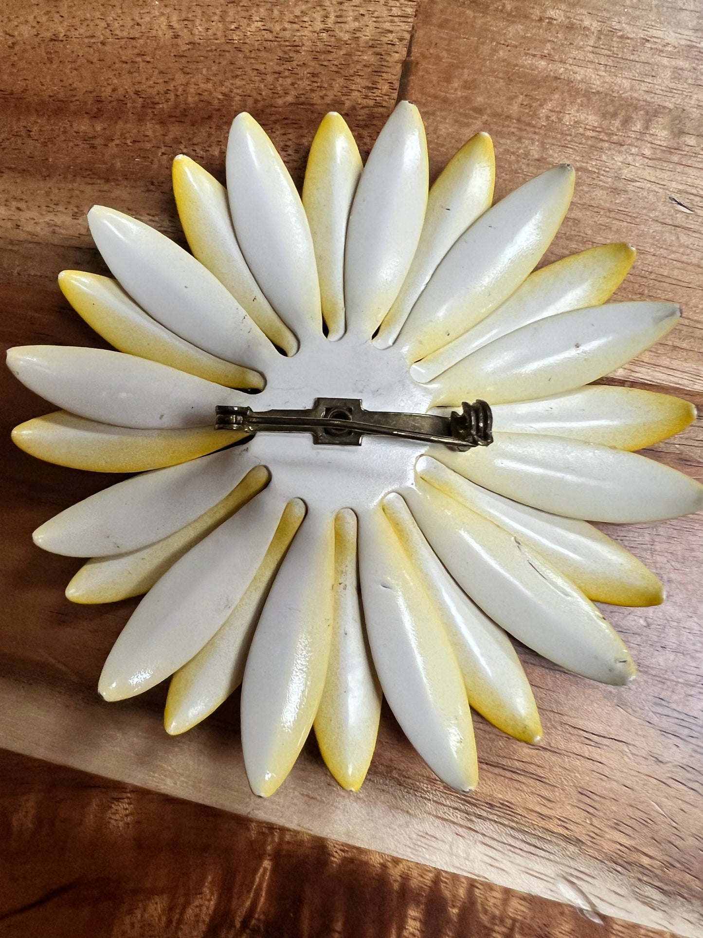 Yellow 60’s Enamel Retro Daisy Pin