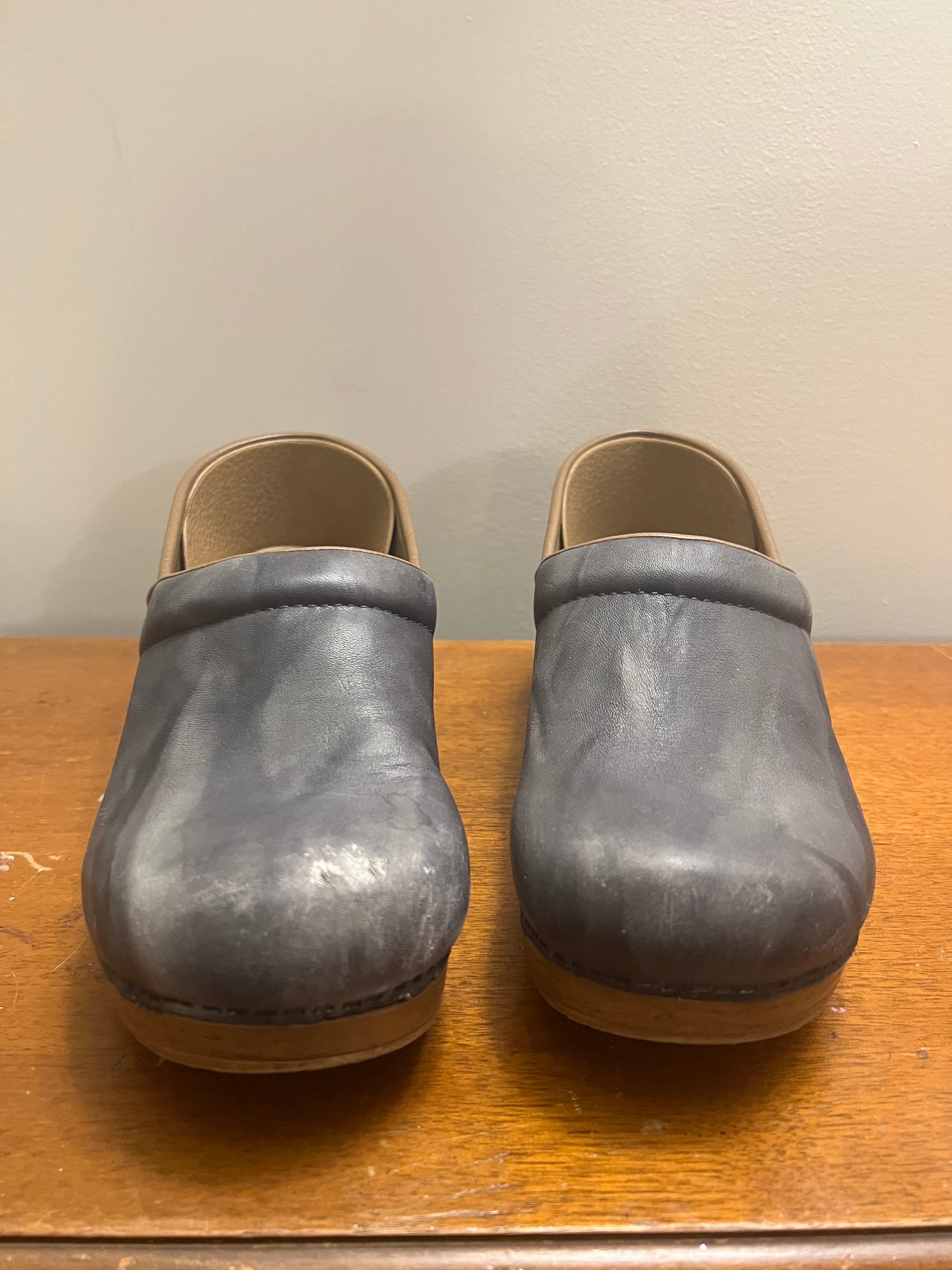 Dansko Clogs, Gray/Brown, size 40