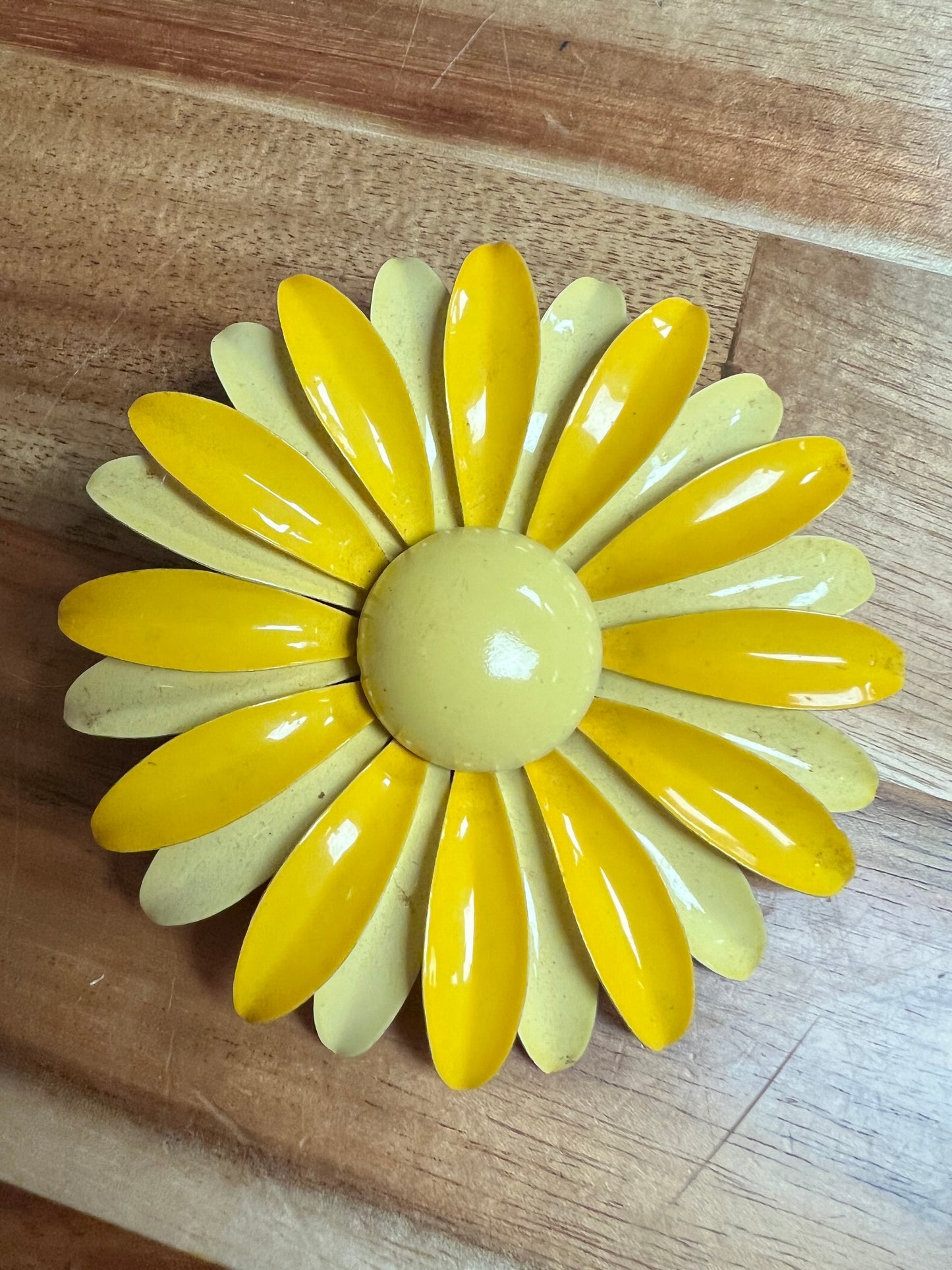 Yellow 60’s Enamel Retro Daisy Pin