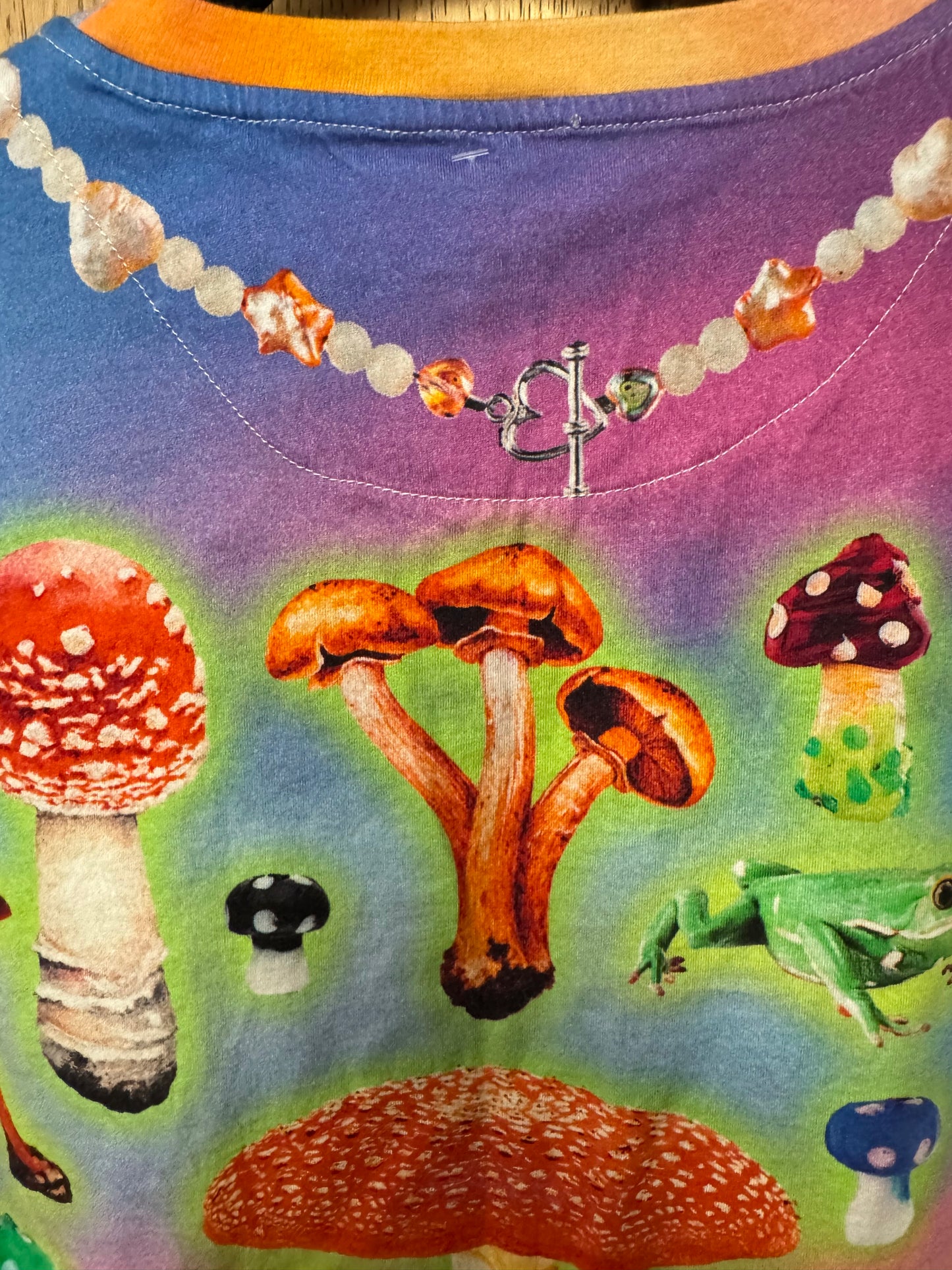 Beepy Bella Aavaati tee