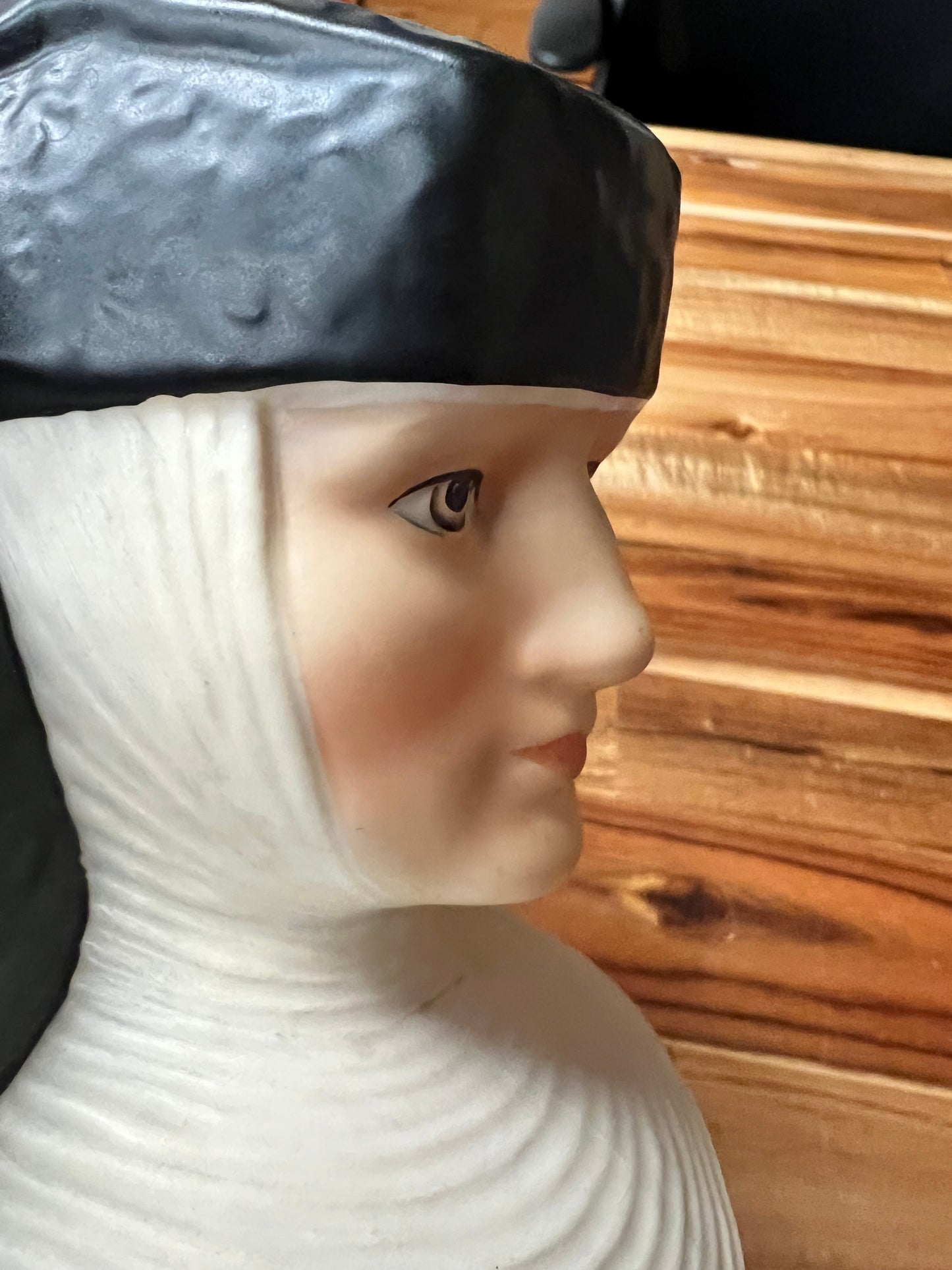 Vintage Hummel Goebel Nun Figurine1978