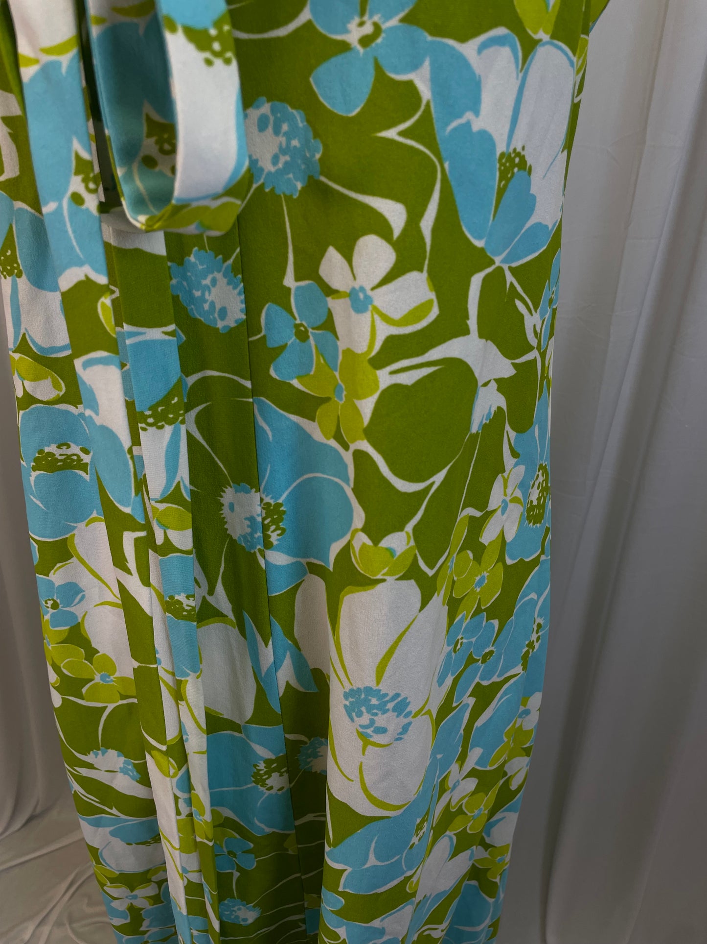 Tropical 1960s Long Sleeveless Floral Dress, size m/l