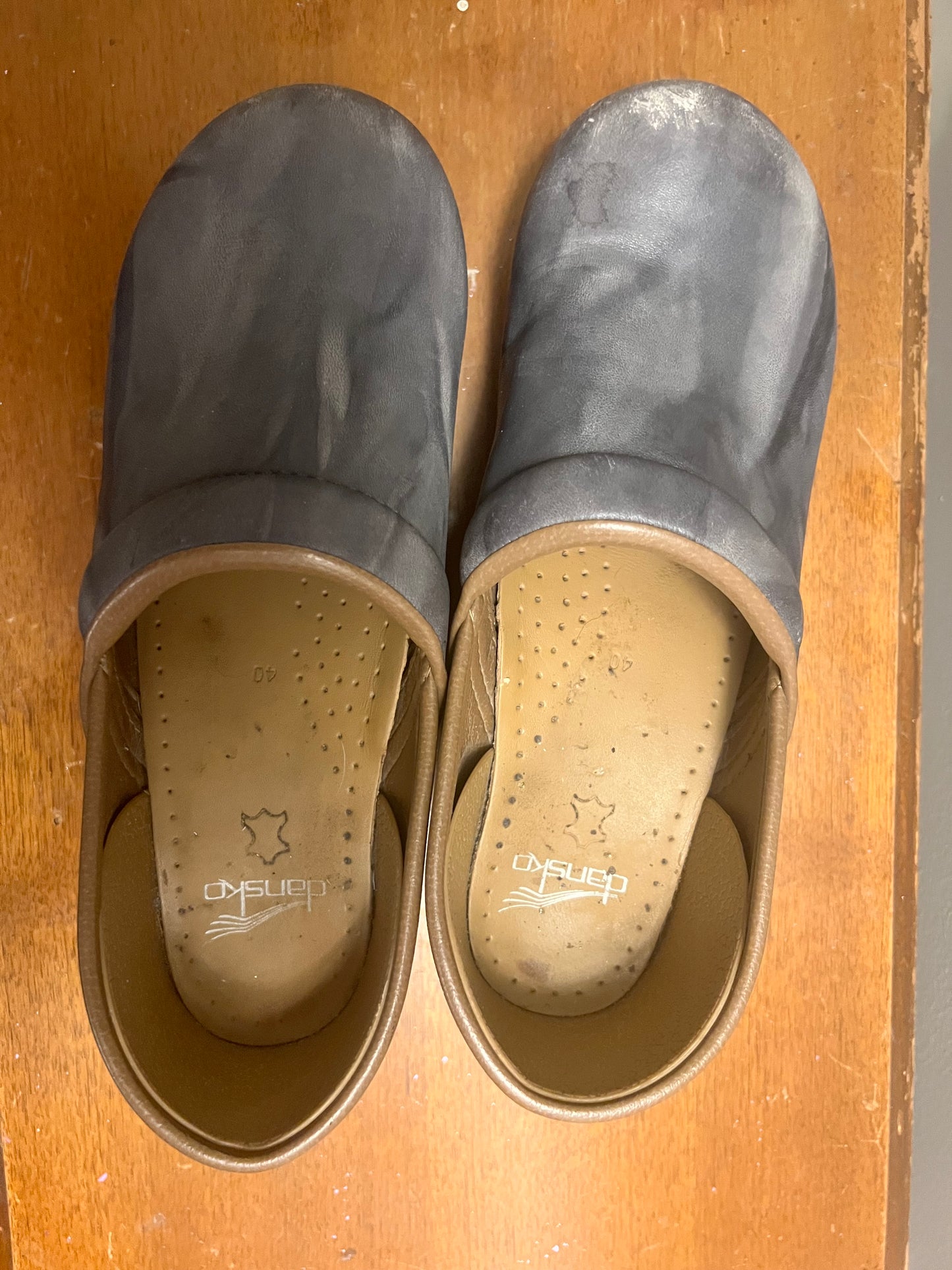 Dansko Clogs, Gray/Brown, size 40