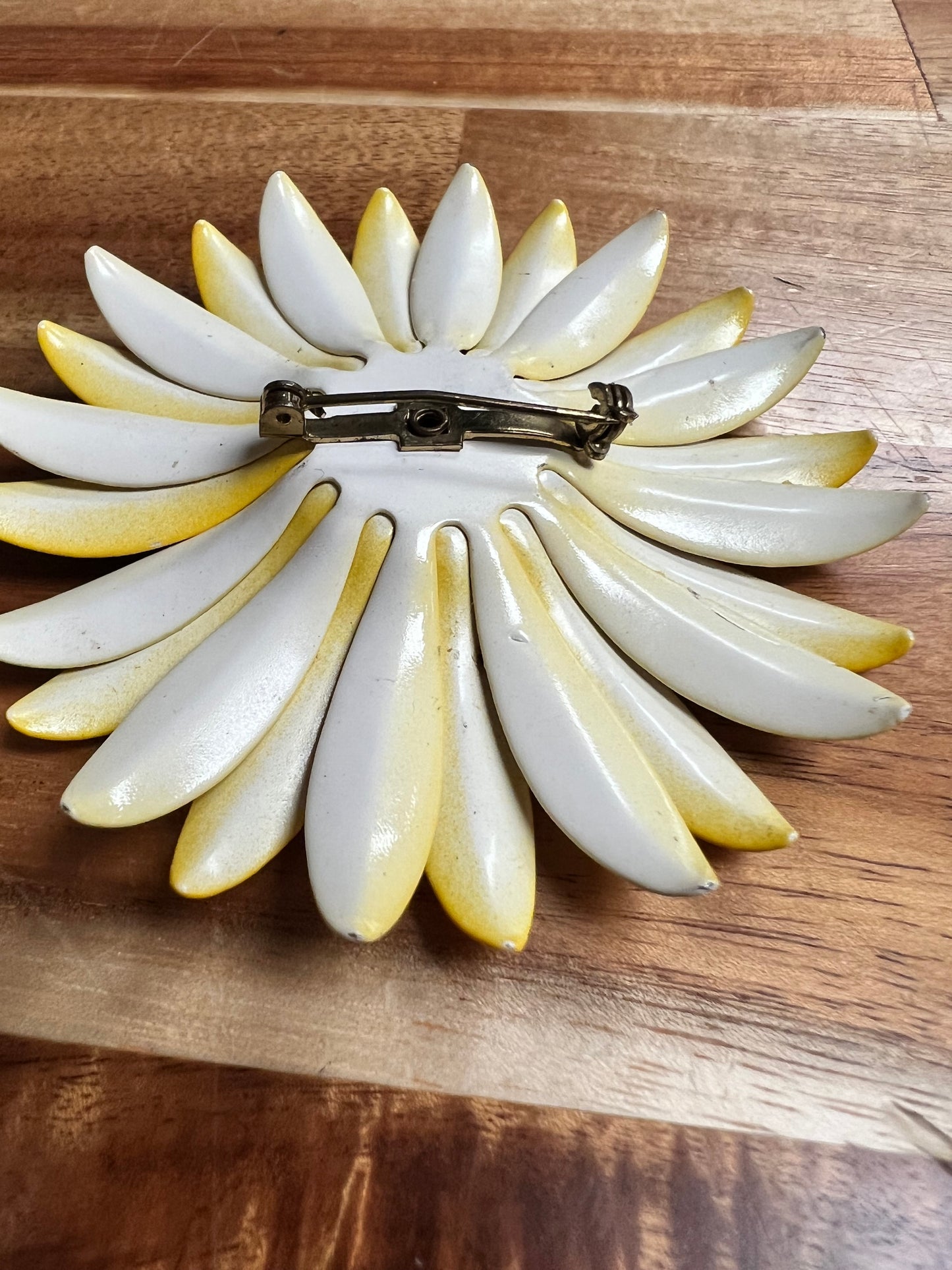 Yellow 60’s Enamel Retro Daisy Pin