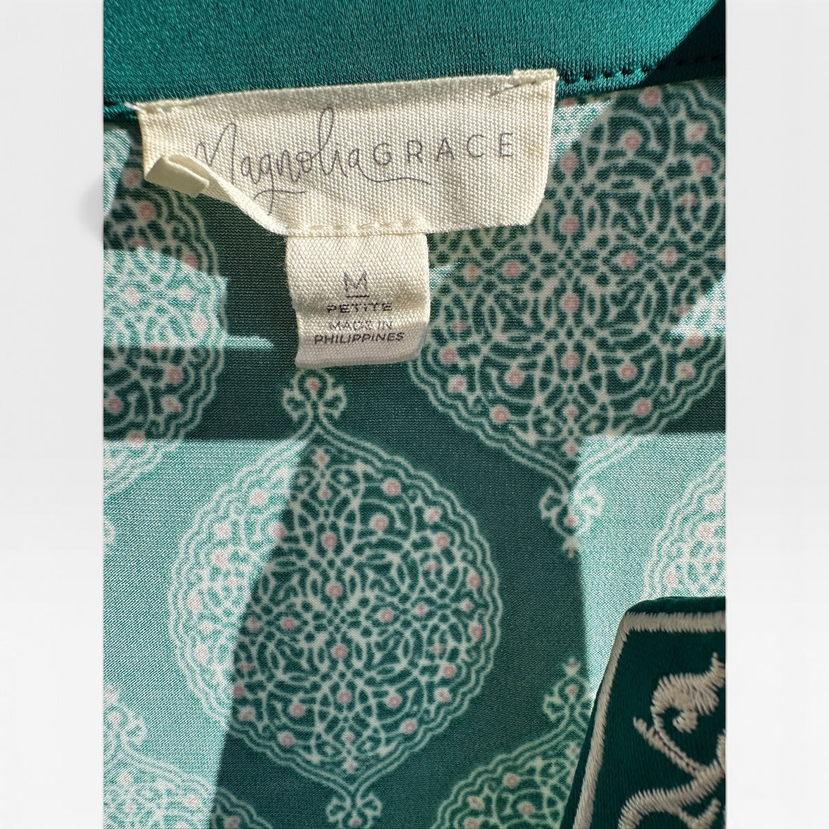 Magnolia Grace Green Alhambra Geometric V-Neck Shift Dress, Size MP