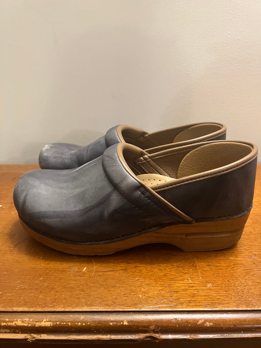 Dansko Clogs, Gray/Brown, size 40