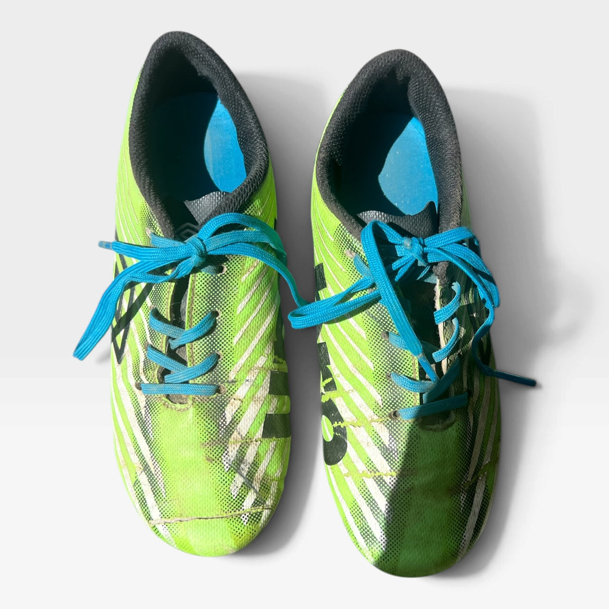 Umbro Kids Soccer Cleats, Bright Green, Pre-Owned, Size 1.5
