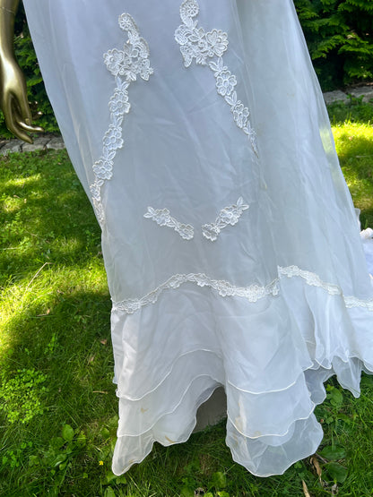 Vintage 1970’s Wedding Gown, size small