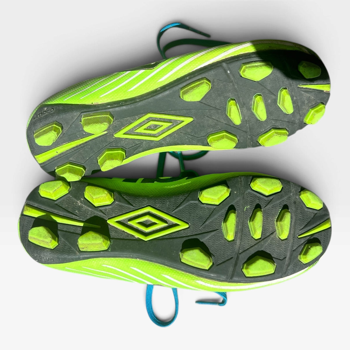 Umbro Kids Soccer Cleats, Bright Green, Pre-Owned, Size 1.5