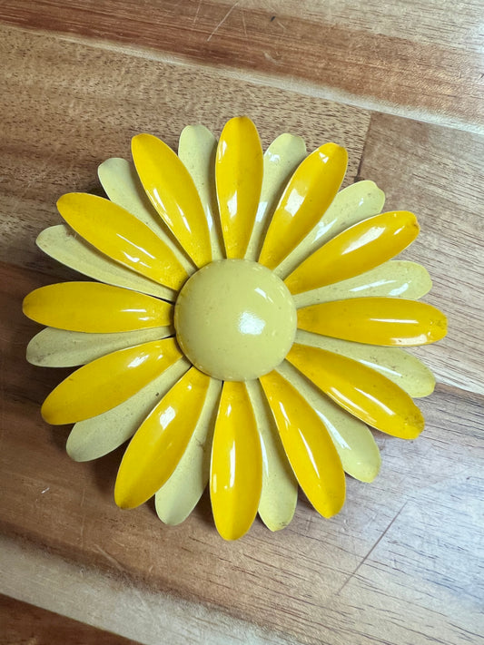 Yellow 60’s Enamel Retro Daisy Pin