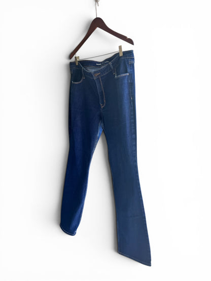 Old Navy WOW Boot-Cut Mid-Rise Blue Jeans, size 16s
