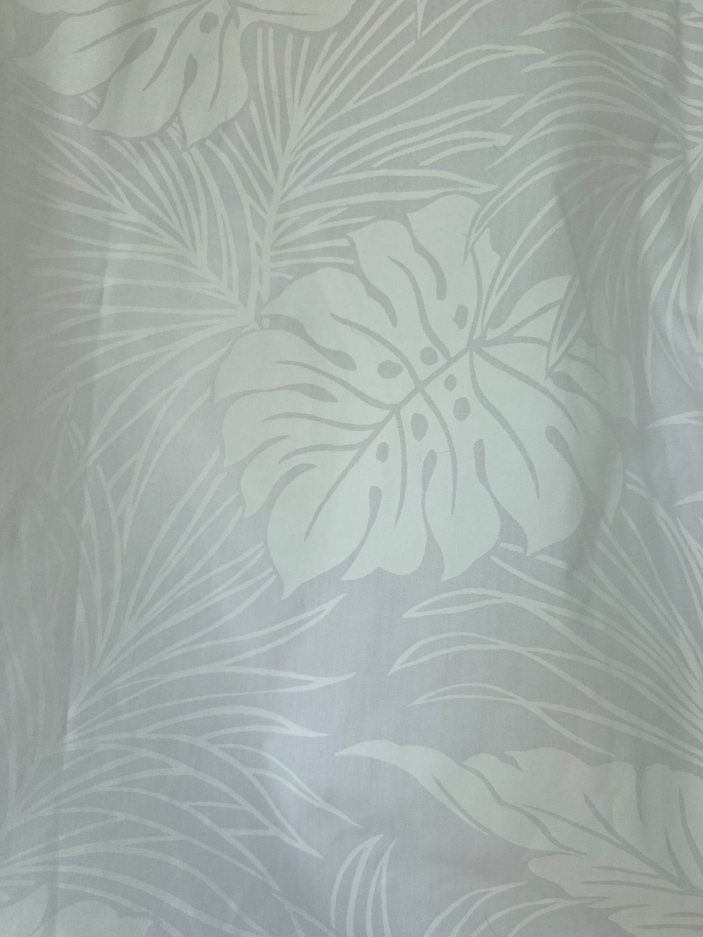 T&L Muumuu Factory Minimalist White Floral Hawaiian Aloha Shirt, Size S/M