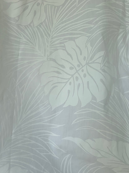T&L Muumuu Factory Minimalist White Floral Hawaiian Aloha Shirt, Size S/M