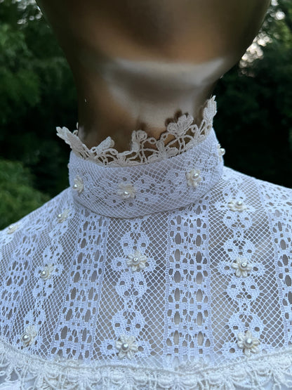 Vintage 70s Wedding Dress, Prairie-style, lace, with train, size s