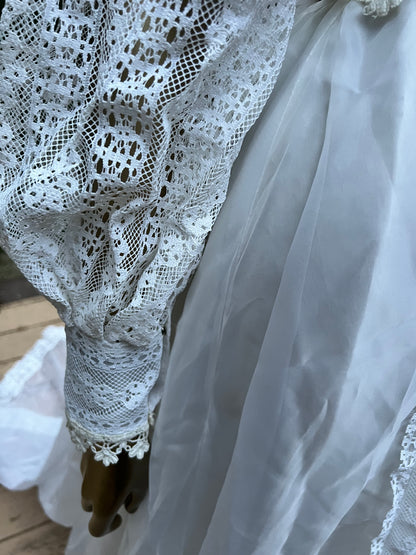 Vintage 70s Wedding Dress, Prairie-style, lace, with train, size s