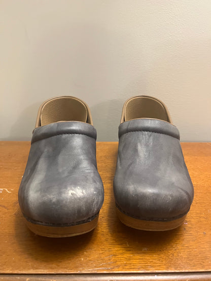 Dansko Clogs, Gray/Brown, size 40