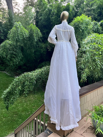 Vintage 70s Wedding Dress, Prairie-style, lace, with train, size s