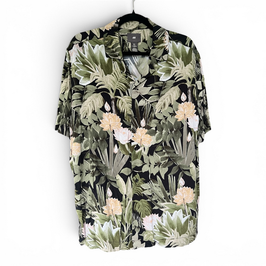 H&M Hawaiian-Style Floral Men’s Button Up Shirt, Size L