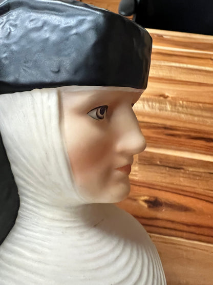 Vintage Hummel Goebel Nun Figurine1978