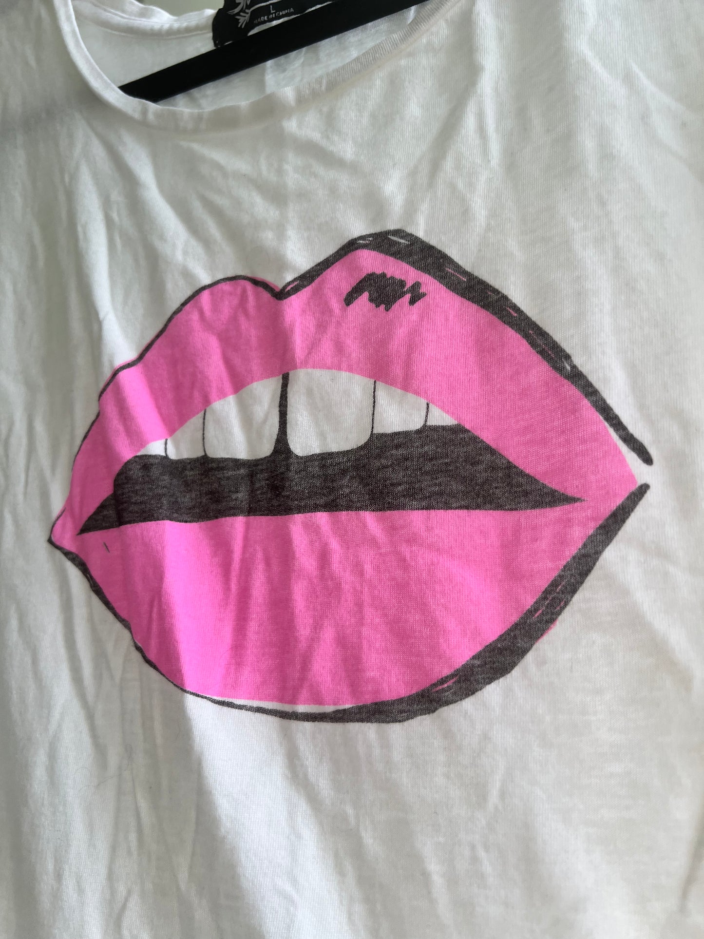 NWT Signorelli Bloomingdale’s Pink Lips T-Shirt, Size L