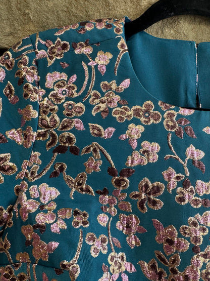 Banana Republic Collection NWT Green/Gold Top, size xxs