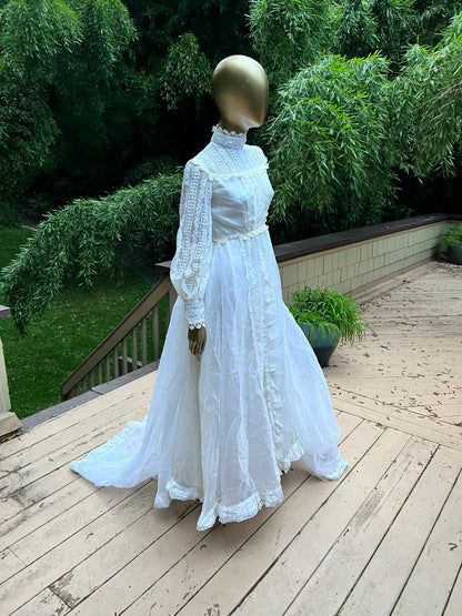 Vintage 70s Wedding Dress, Prairie-style, lace, with train, size s