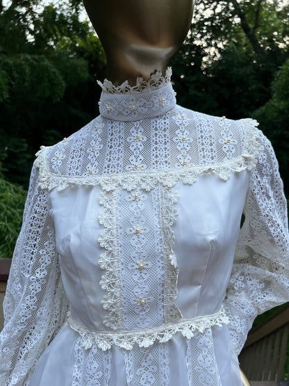 Vintage 70s Wedding Dress, Prairie-style, lace, with train, size s