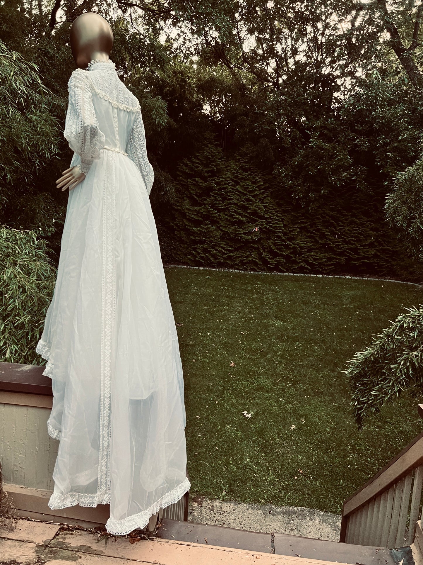 Vintage 70s Wedding Dress, Prairie-style, lace, with train, size s