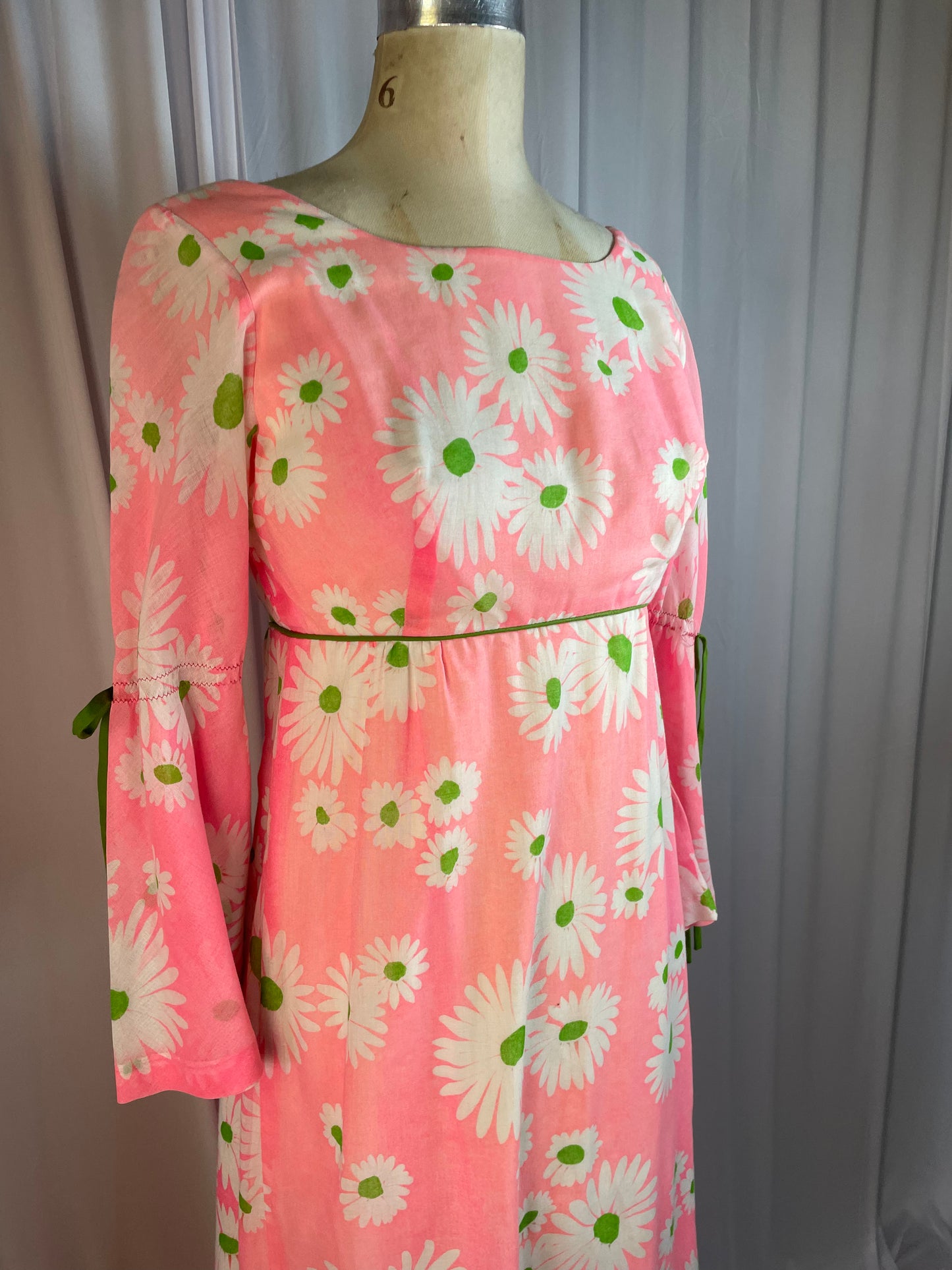 Vintage 60's/70's Pink Daisy Dress